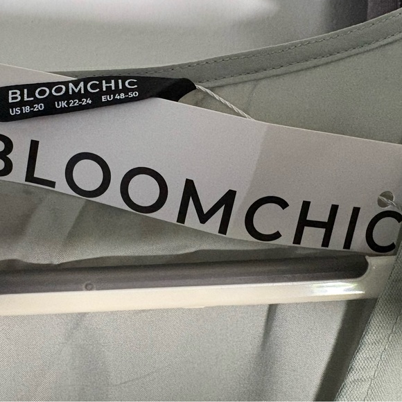 BloomChic Green Ruched Puff Sleeve Midi Dress - Picture 3 of 6